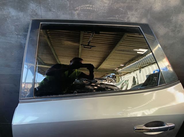 Задняя левая дверь H2101CB0MM NISSAN