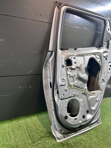 Дверь задняя в сборе H210M1KAMA NISSAN