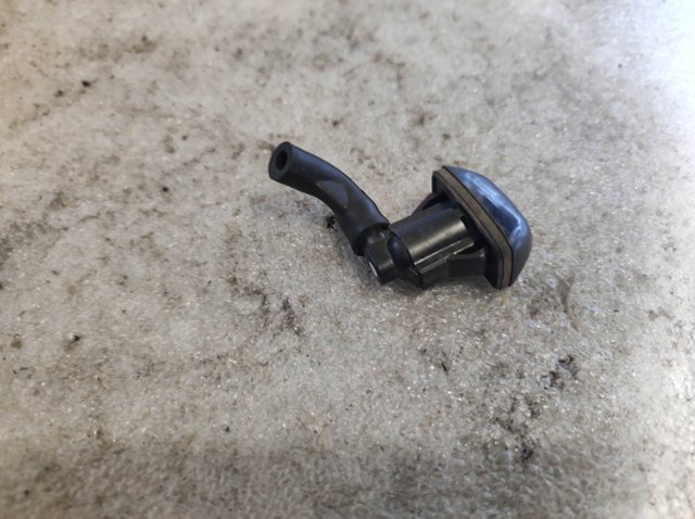 KB7W67510 MAZDA Форсунка омывателя заднего стекла купить в Каменское