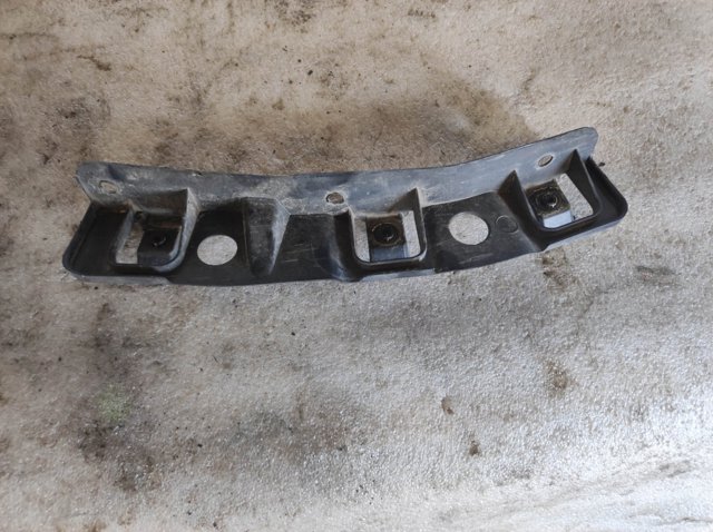 Левый кронштейн переднего бампера KD4550163 MAZDA