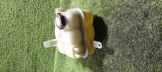 Водяной бачок системы охлаждения YC158A080AE FORD
