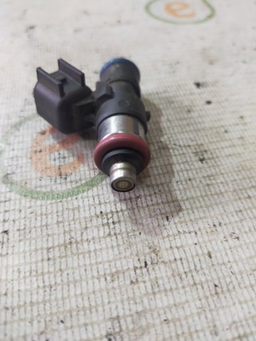 Клапанная форсунка ZZJ113250A MAZDA