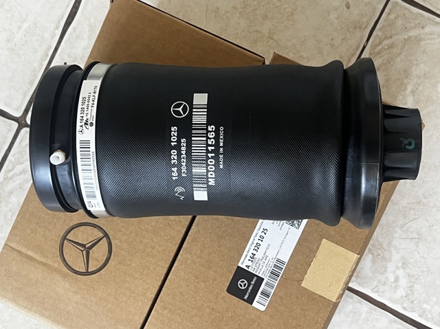 Пневмоподушка задняя 1643201025 MERCEDES
