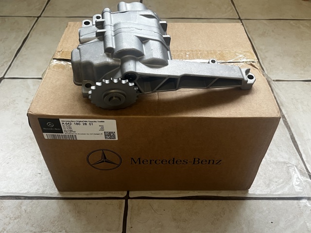Масляный насос 6421802801 MERCEDES