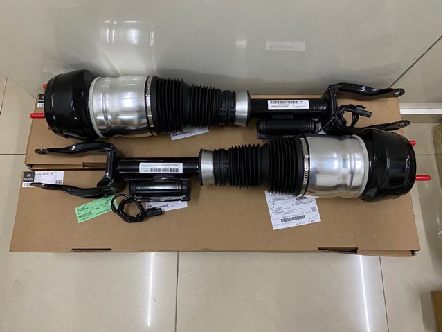 Амортизатор передней подвески правый A1663206813 MERCEDES