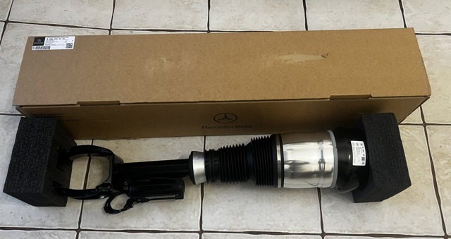 Стойка передняя левая A1663207113 MERCEDES
