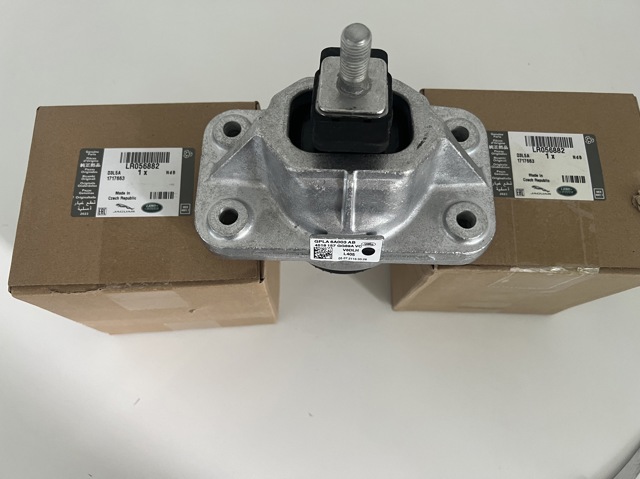 LR056882 LAND ROVER Подушка (опора) двигателя левая/правая купить в Ровно