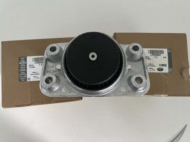 LR056882 LAND ROVER Подушка (опора) двигателя левая/правая купить в Ровно
