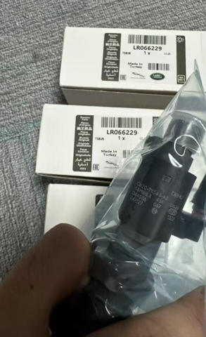 Форсунка впрыска топлива LR066229 LAND ROVER