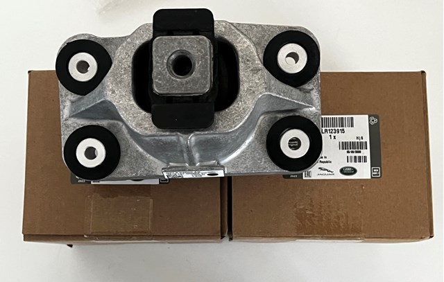 Подушка (опора) двигателя, правая нижняя LR123915 LAND ROVER