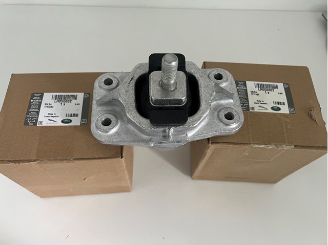 LR179381 LAND ROVER Подушка (опора) двигателя левая/правая купить в Черкассы