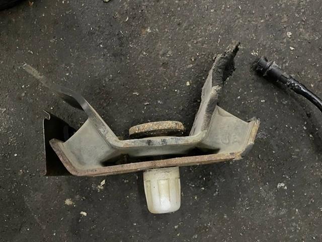 Гидроопора двигателя задняя 1237150150 TOYOTA