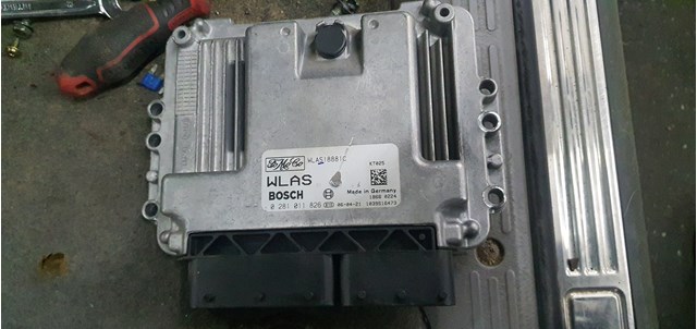 Компьютер двигателя 1842800 FORD