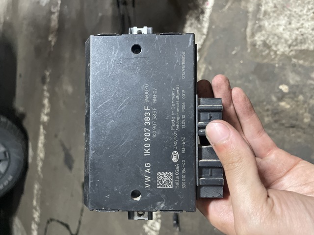 Блок управления фаркопом 1K0907383F VAG