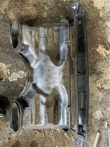Решетка под лобовое стекло 64318409041 BMW