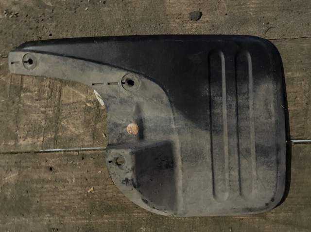 Брызговик передний, правый 766210K040 TOYOTA