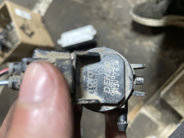 Электропомпа омывателя переднего стекла 8533071010 TOYOTA