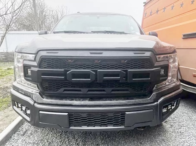 Бампер на авто JL3Z17757A MARKET (OEM)
