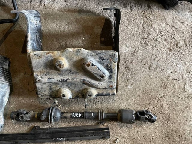 Вал рулевой колонки, нижний MB673188 MITSUBISHI