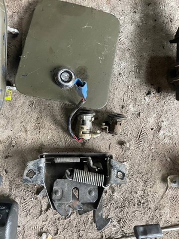 Лючок (дверца) бензобака MB860596 MITSUBISHI