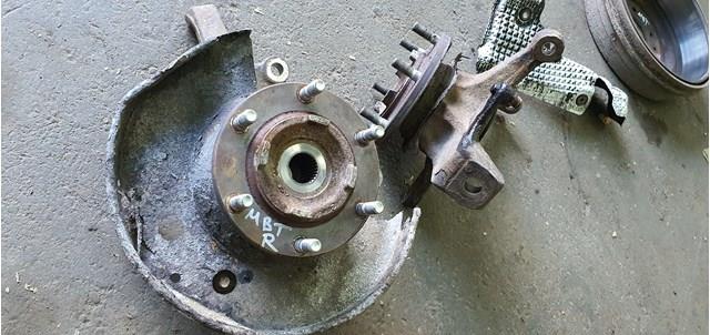 Цапфа - поворотный кулак передний, левый UR6133031A MAZDA