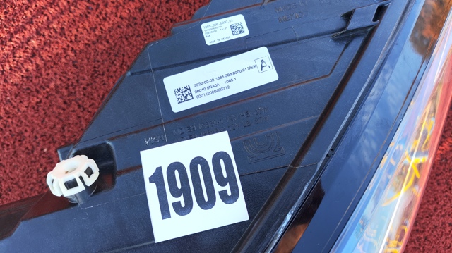 NISSAN 260105NA0A Правая фара в наличии Киев