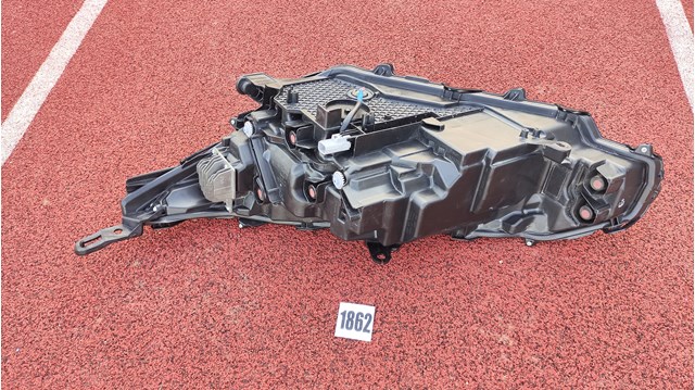 8111048J30 TOYOTA Фара правая купить в Кривой Рог