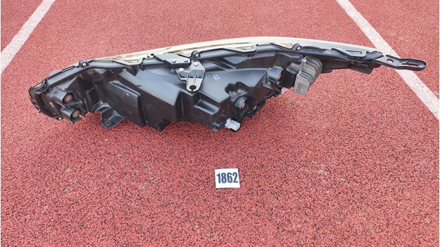 TOYOTA 8111048J30 Фара правая в наличии Николаев