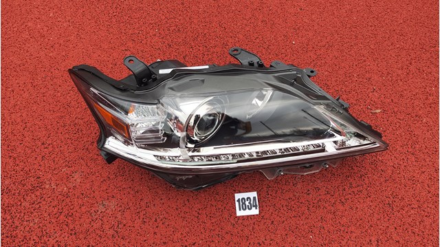 811300E160 TOYOTA Фара правая купить в Ирпень