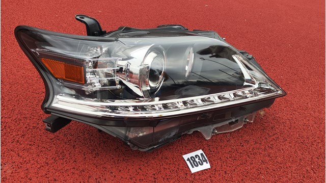 TOYOTA 811300E160 Правая фара в наличии Украина