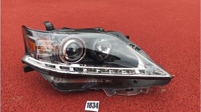 Правая блок фара 811300E160 TOYOTA