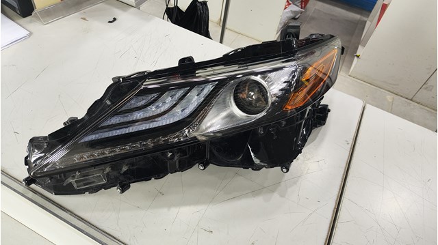 TOYOTA 8115006G30 Левая фара в наличии Харьков