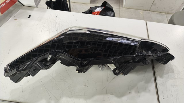 TOYOTA 8115006G30 Левая фара в наличии Винница