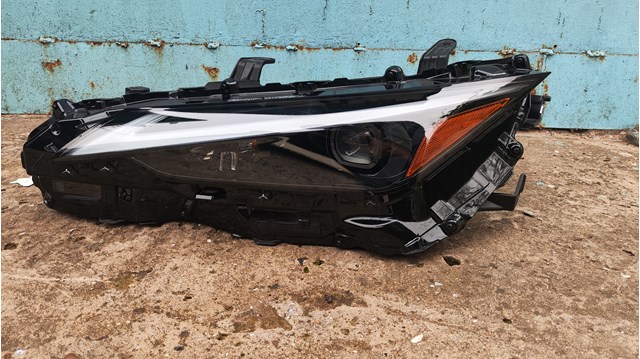 Блок фара левая 8118553A00 TOYOTA