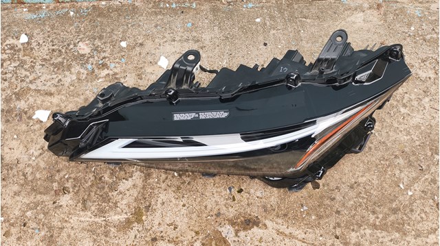 8118553A00 TOYOTA Левая фара купить в Павлоград