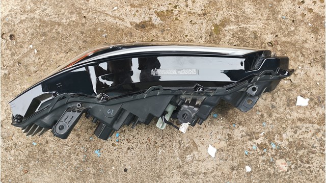 TOYOTA 8118553A00 Левая фара в наличии Николаев