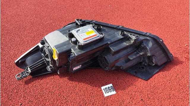 92102D3400 HYUNDAI Правая фара купить в Ровно