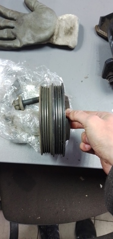 Шкив-демпфер коленвала 0K24711401B HYUNDAI