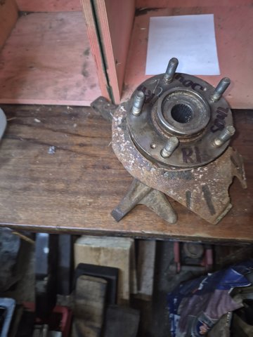 HYUNDAI 517162K000 Цапфа передняя правая в наличии Ужгород