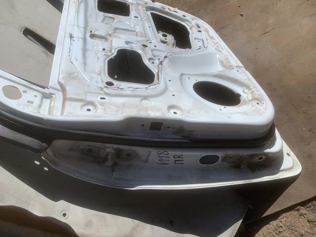 Пассажирская передняя дверь 760044Y000 HYUNDAI