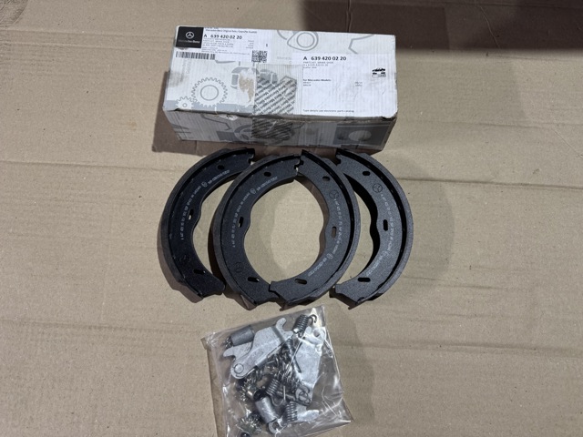 MERCEDES A6394200220 Колодки ручника (стояночного тормоза) в наличии Одесса