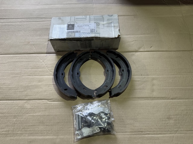 MERCEDES A906420032028 Колодки ручника (стояночного тормоза) в наличии Каменское