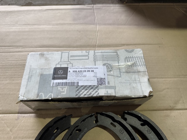 MERCEDES A906420032028 Колодки ручника (стояночного тормоза) в наличии Павлоград