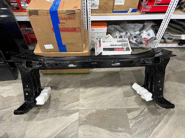 Суппорт радиатора верхний FL3Z16138A FORD