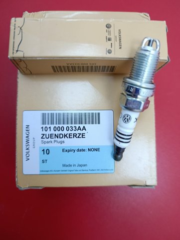 Свечи зажигания 101000033AA VAG