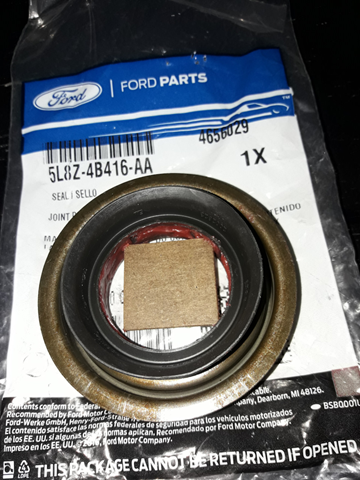 FORD 4656029 Сальник полуоси переднего моста левой в наличии Запорожье