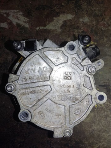Вакуумный насос 06K145100AB VAG