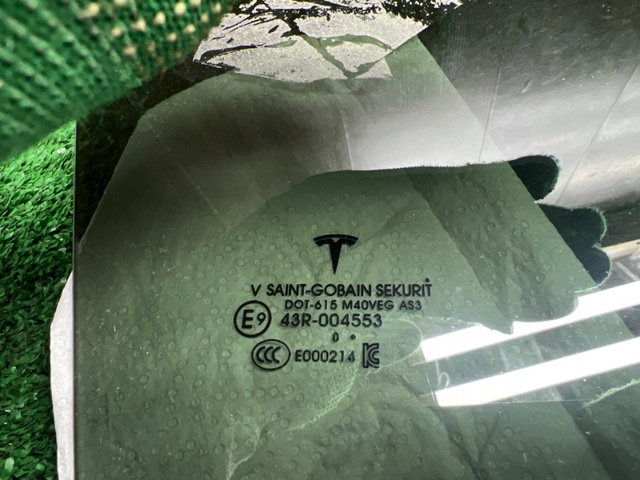 Стекло заднее правое 149551100B TESLA
