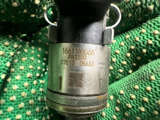 Форсунка впрыска топлива 16611AB06A SUBARU