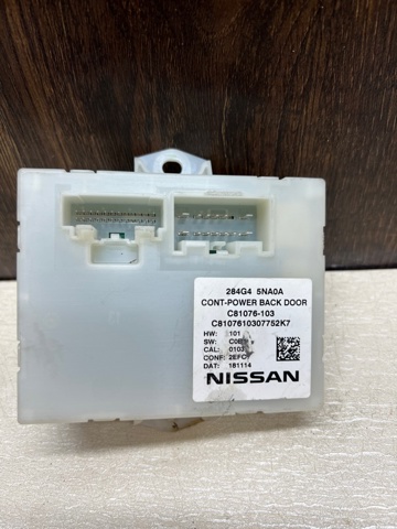 Блок управления открытия крышки багажника 284G45NA0A NISSAN